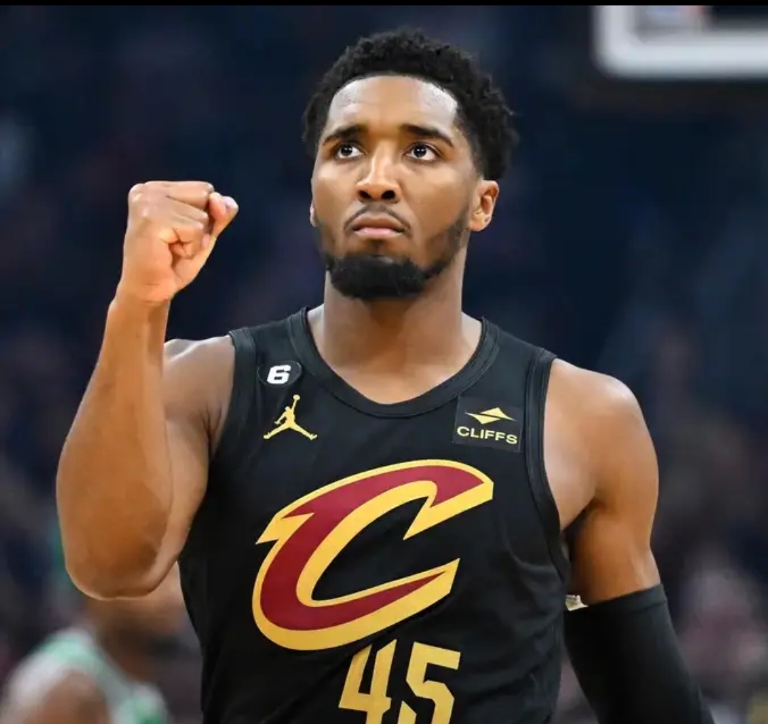 关于步行者力克菲律宾男篮，米切尔关键制胜的信息