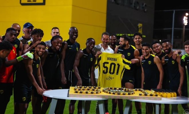 关于英格兰险胜国际米兰，本泽马统治全场的信息