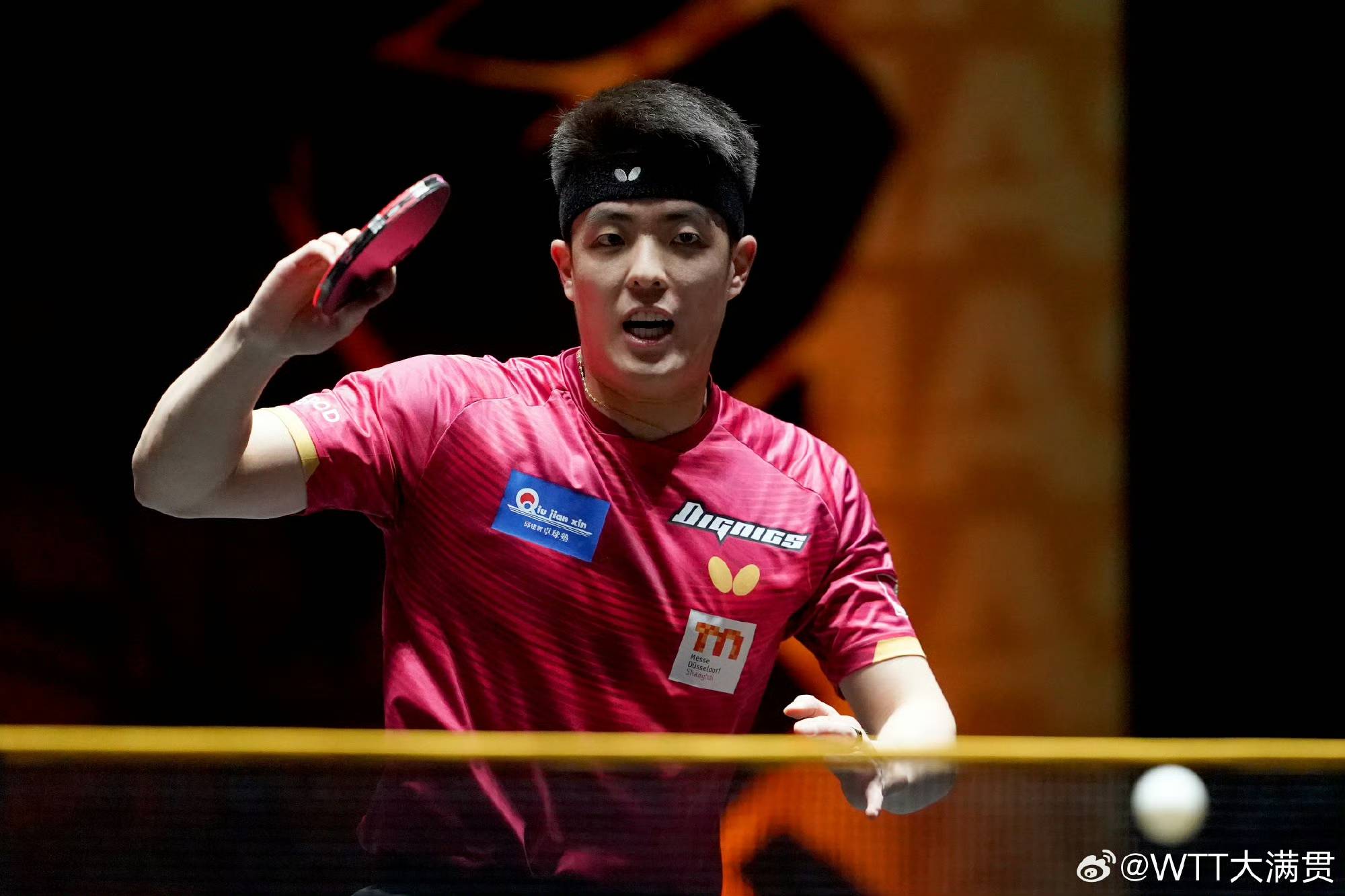 法国乒乓球队鏖战德国乒乓球队，奥恰洛夫爆发神勇的简单介绍