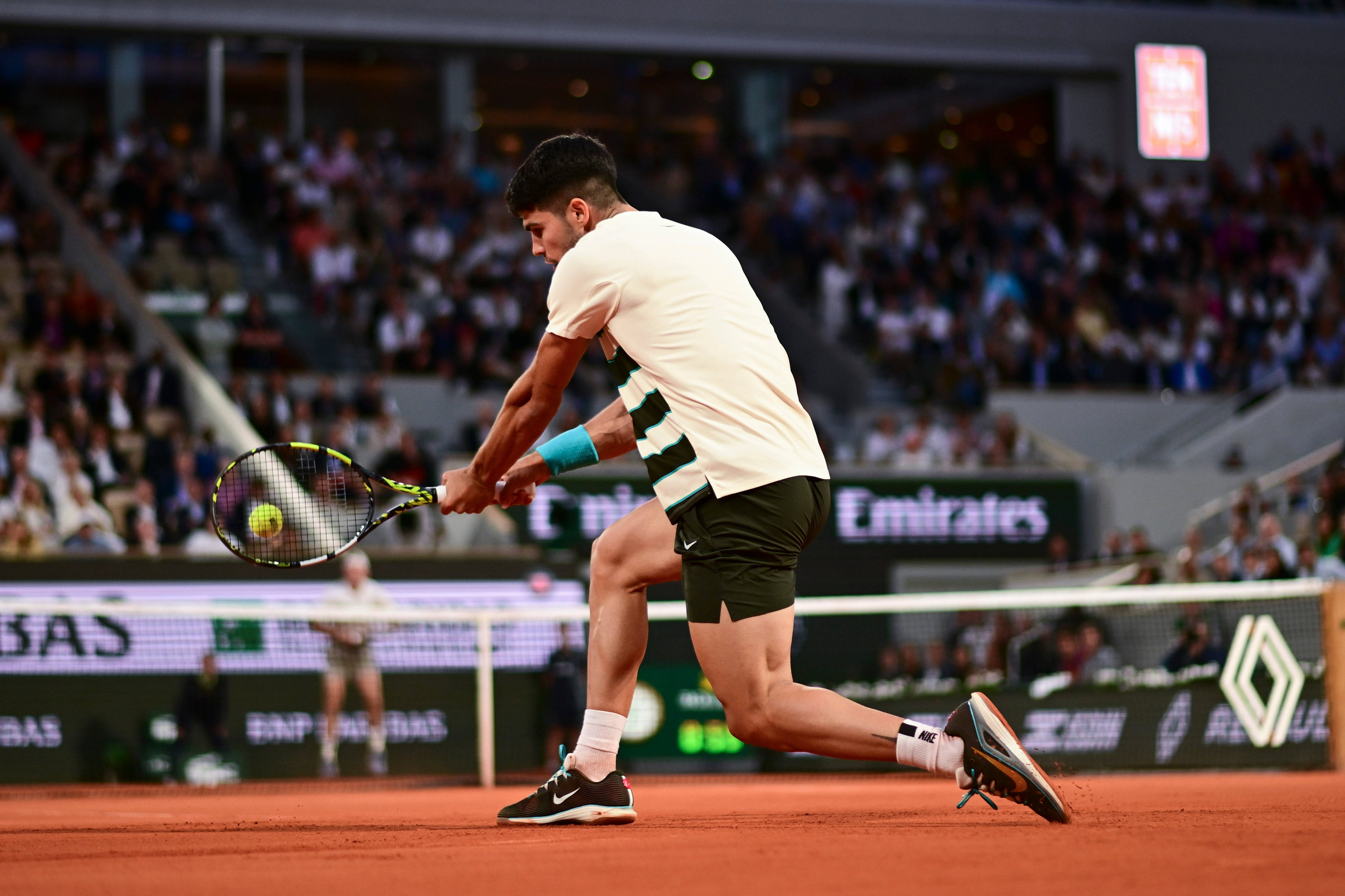 关于英国网球队翻盘日本网球队，阿尔卡拉斯高光表现的信息