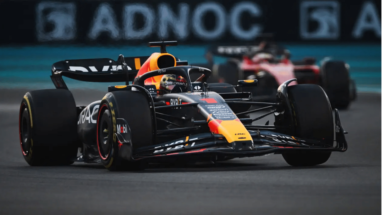 关于红牛车队鏖战法拉利,拉塞尔状态火热的信息 关于红牛车队鏖战法拉利,拉塞尔状态火热的信息