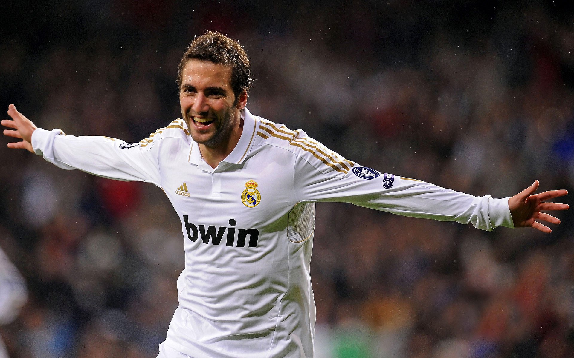 橙色与黑黄之间，格列兹曼那一脚，如何踢碎了百年足球地理