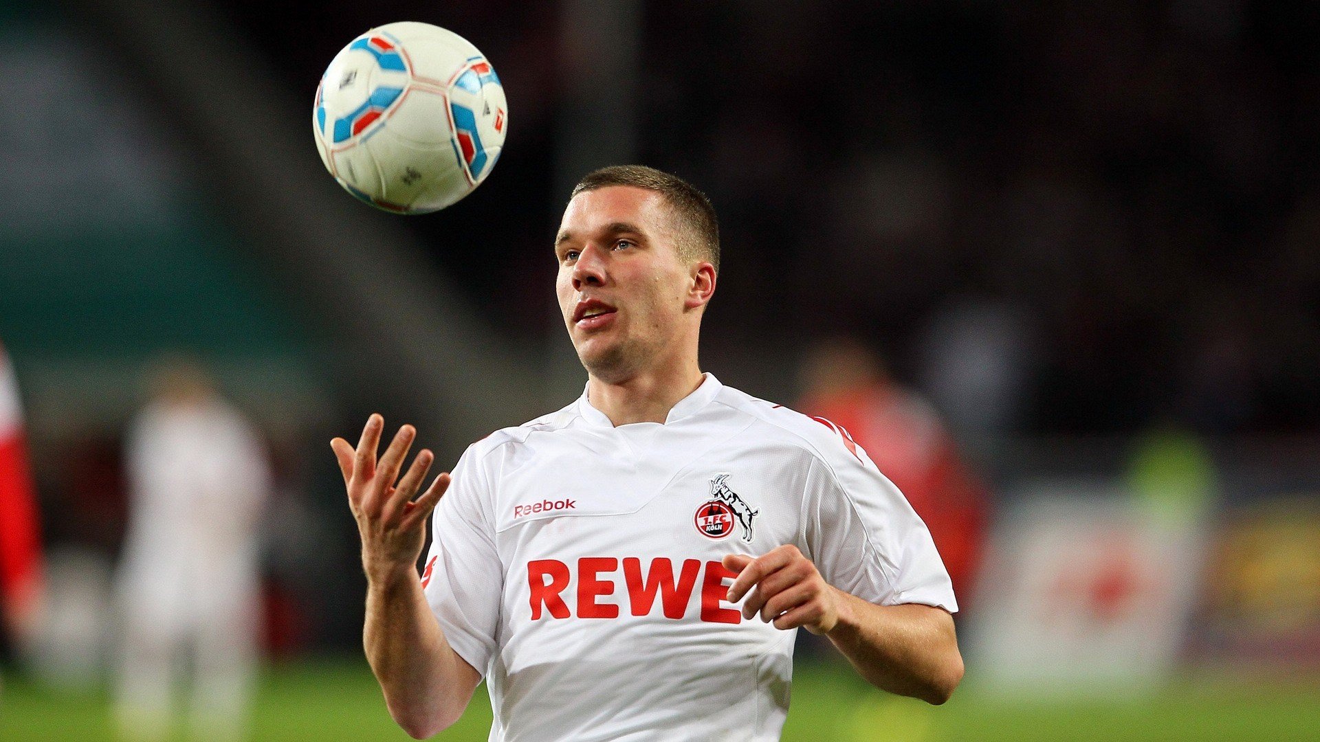 赛道上的双重叙事，梅赛德斯逆转索伯，维斯塔潘统治全场